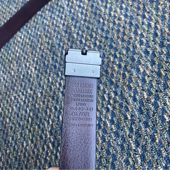 SWISS GEAR Men's XL Black and Brown Leather Belt with Silver Buckle - Picture 3 of 3